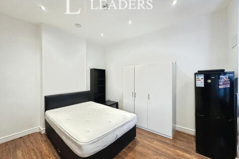 Bedroom/Living Area (2)