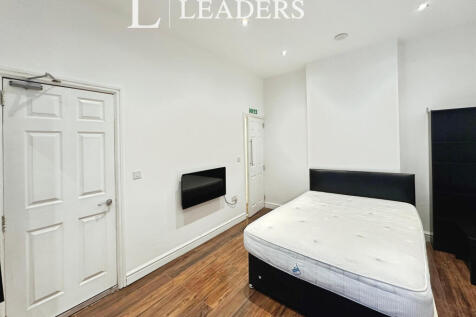Bedroom/Living Area (3)