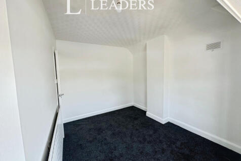 Master Bedroom (2)