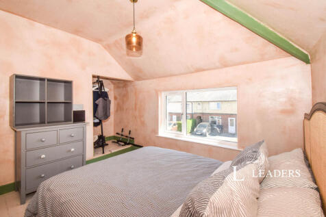 Master Bedroom (1)