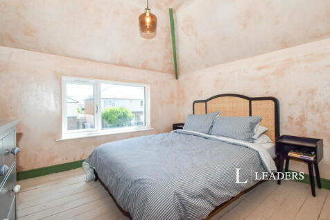 Master Bedroom (2)