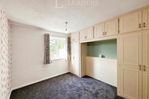 Master Bedroom (2)