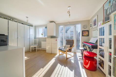 Reception/ Bedroom