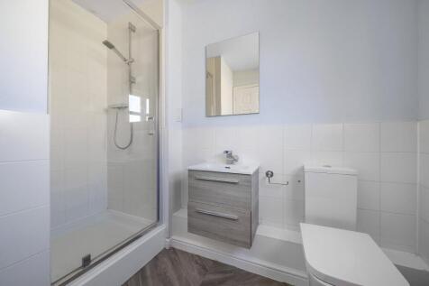 Ensuite Bed 2
