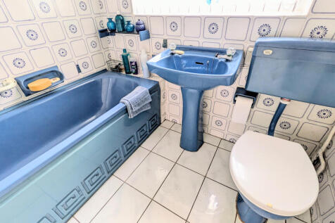 PXL_20251205_112201436.MP~2