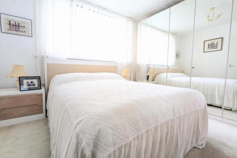 PXL_20251205_112327605.MP~2