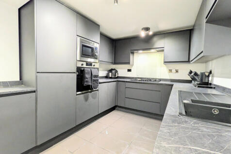 PXL_20251205_101705490.MP~2