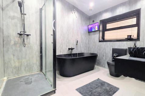 PXL_20251205_104416624.MP~2