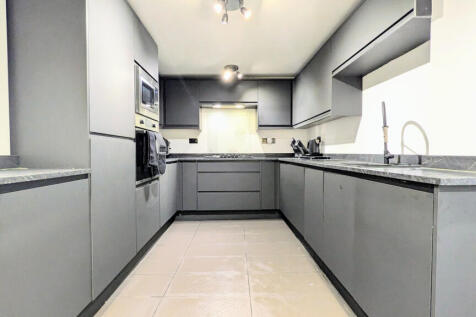 PXL_20251205_101655910.MP~2