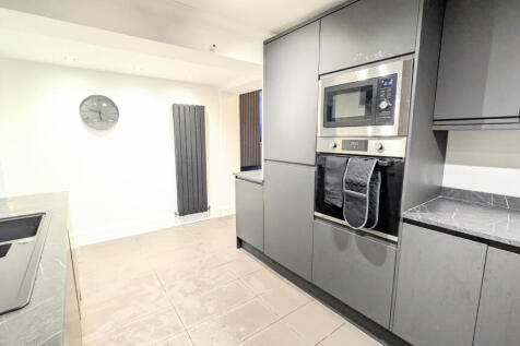 PXL_20251205_101719510.MP~2