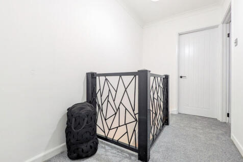 PXL_20251205_104613482.MP~2