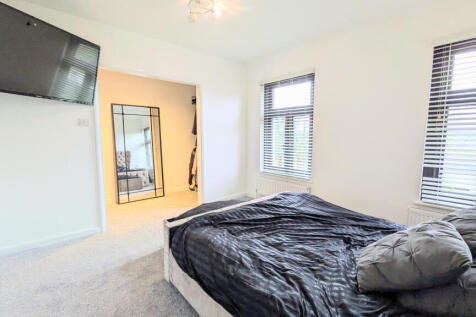 PXL_20251205_104555478.MP~2