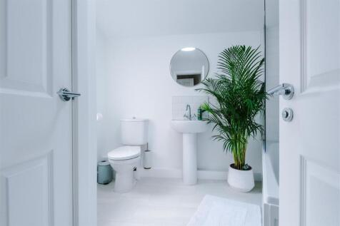 F13ER-Bathroom(1).jpg