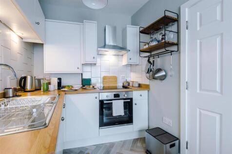 F43ER-Kitchen.jpg