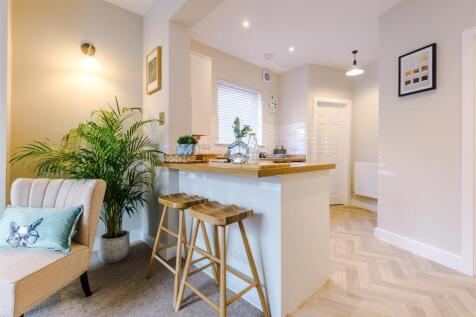 F33ER-Lounge_Kitchen.jpg