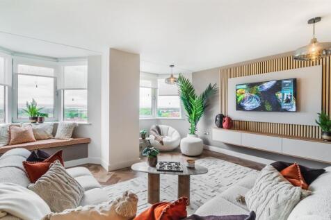 Lounge with bays-1.jpg