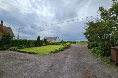Front Driveway &amp; Outlook