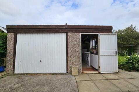 Detached Garage