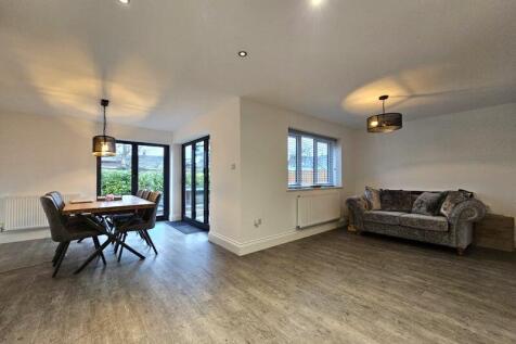 Open Plan Kitchen Diner / Family Room