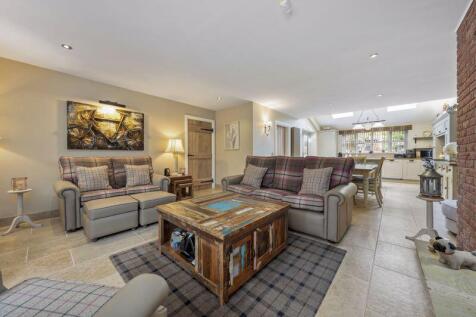 Lounge into Kitchen