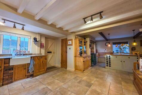 Open Plan Kitchen / Family Room
