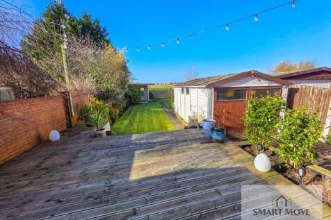 Decking &amp; Rear Garden