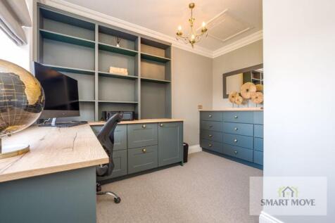 Bedroom / Office