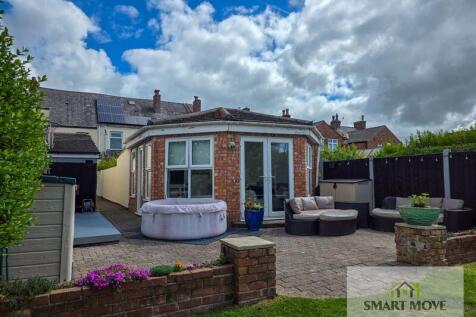 Rear Patio &amp; Garden Room