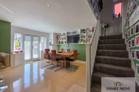 Family / Dining Room Area