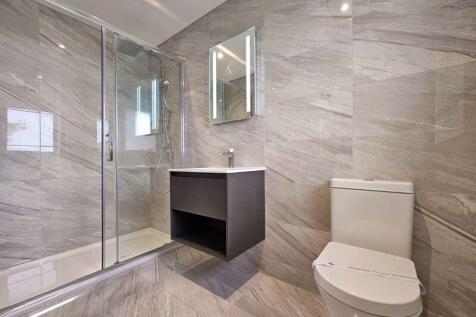 EXAMPLE En Suite 1