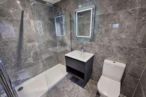 EXAMPLE En Suite 2