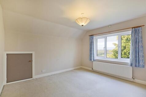 FIRST FLOOR BEDROOM