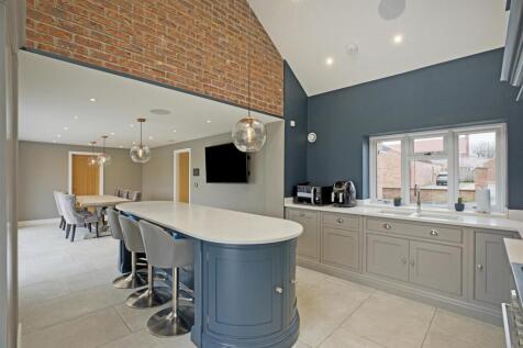 KITCHEN THROUGH TO DINING AREA
