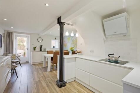KITCHEN THROUGH TO DINING AREA