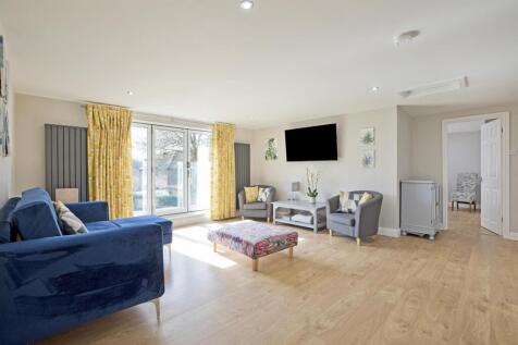 FIRST FLOOR RECEPTION ROOM