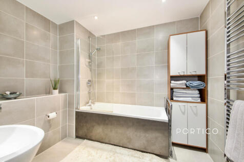 Family Bathroom (1)