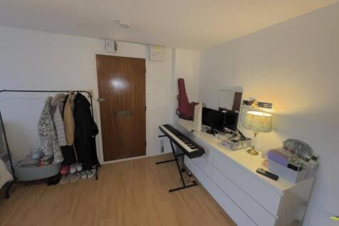 Bedroom/Living Room3