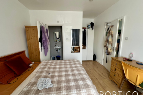 Bedroom (2)