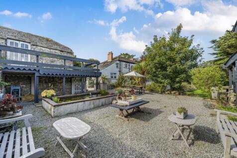 Barn &amp; Courtyard