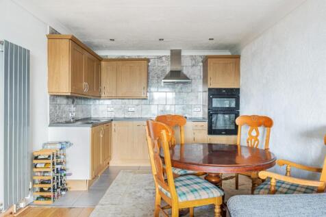 Kitchen / Dining Area
