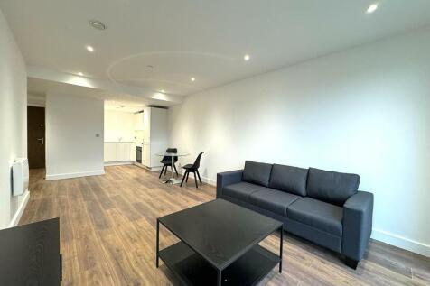 Living room pic 5.jpeg