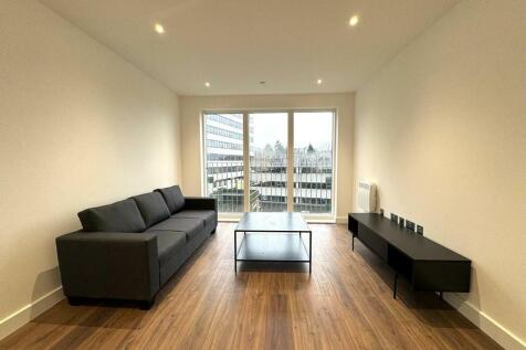 Living room pic 3.jpeg