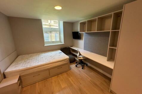 Tyne Bridge first floor standard studio maybe 110 