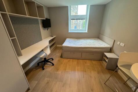 Tyne Bridge second floor standard studio bed and d