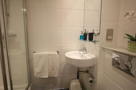 tyne bridge ensuite shower room.JPG