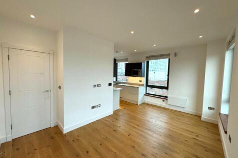 Living room pic 2.jpeg