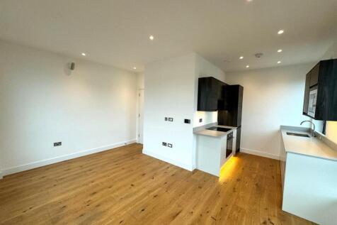 Living room pic 4.jpeg