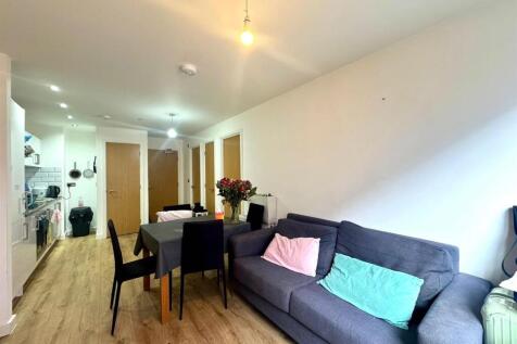 Living area pic 2.jpeg