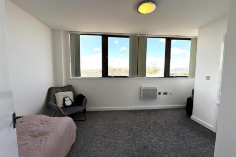 Bedroom 1 pic 2.jpg