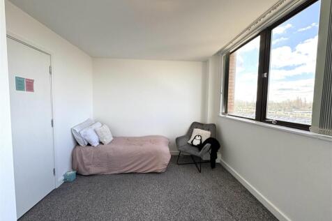 Bedroom 1.jpg